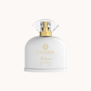 ein blumig-fruchtiger Duft für charismatische und faszinierende Frauen. Die spritzige Kopfnote aus Zitrusfrüchten und Passionsfrucht trifft auf ein elegantes Herz aus Jasmin, Magnolie und Rose. Abgerundet wird der Duft durch eine warme Basis aus Amber, Sandelholz, Vanille und Vetiver.
