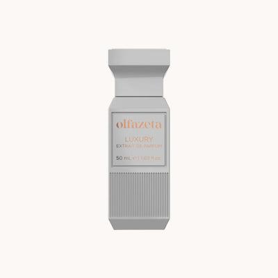 sinnlicher Damenduft mit blumigen Noten aus Jasmin und Rose, kombiniert mit süßer Vanille, Tonkabohne und einer warmen Basis aus Amber, Labdanum und Patchouli.

